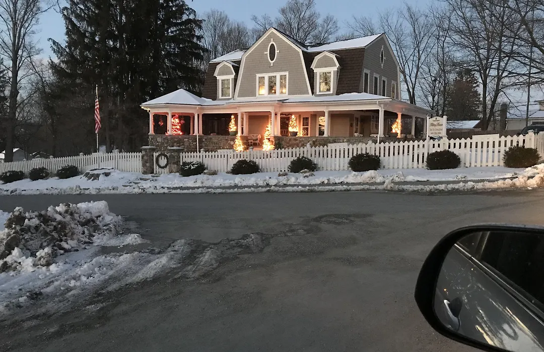 Hilltop House Bed & Breakfast-1