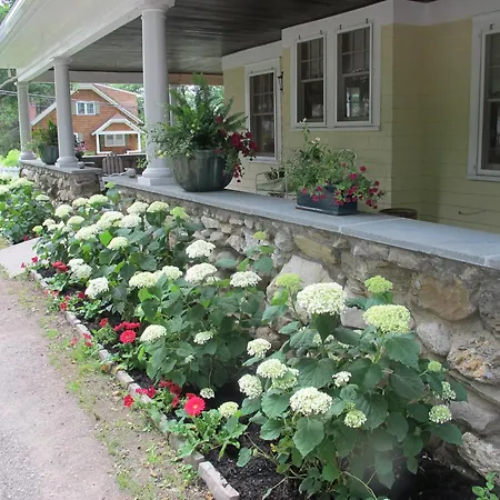 Hilltop House Bed & Breakfast-2